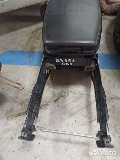 Подлокотник Lexus GS450H