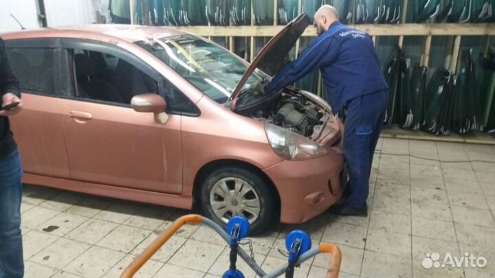 Лобовое стекло Хонда Фит / Джаз