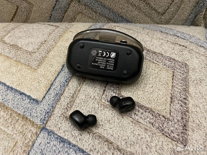 Беспроводные наушники в хорошем состоянии