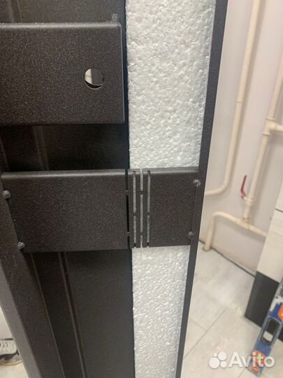 Дверь входная уличная с терморазрывом