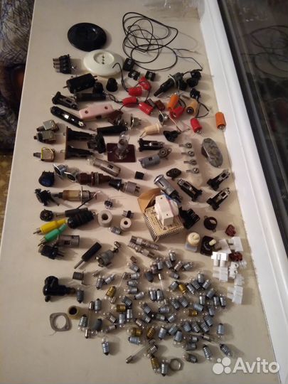 Контакты,кнопки,лампы,тумблеры и т.д.СССР