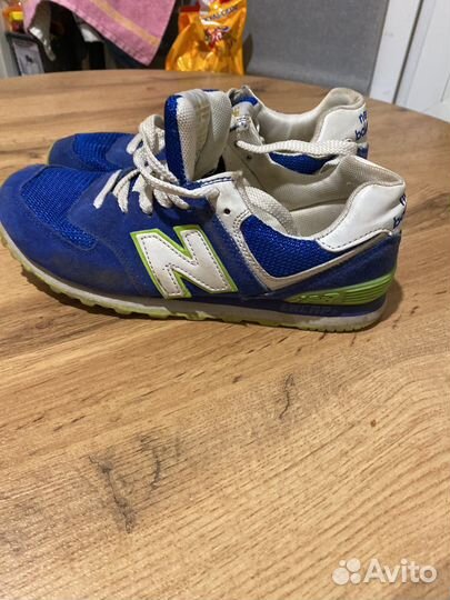 Кроссовки женские