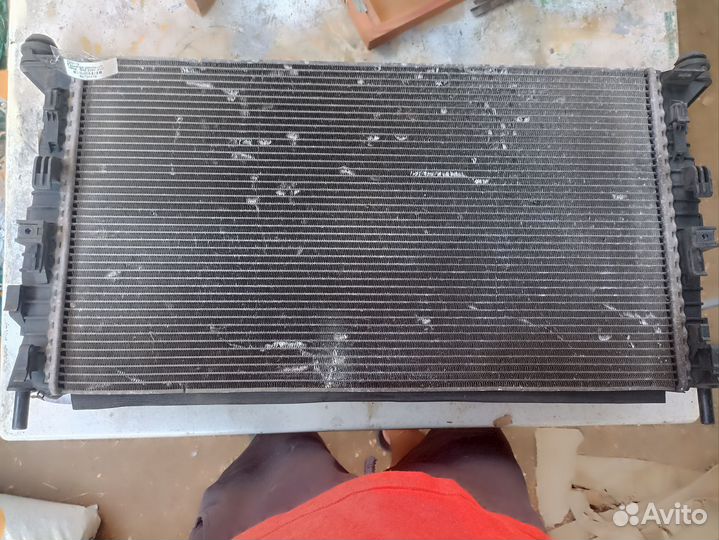 Радиатор охлаждения volvo s 40