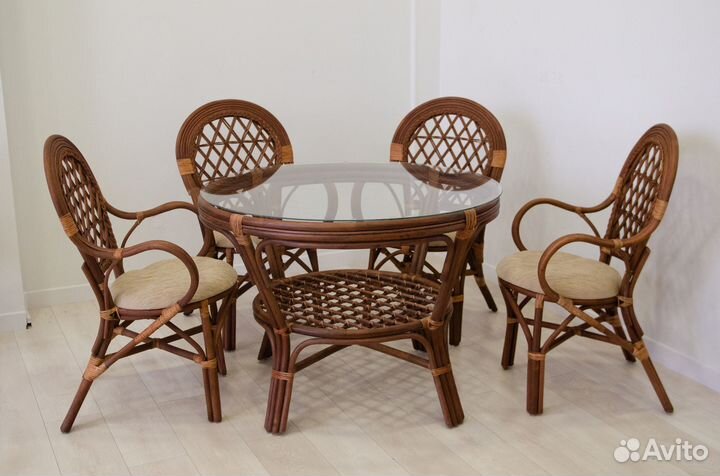 Стул из ротанга