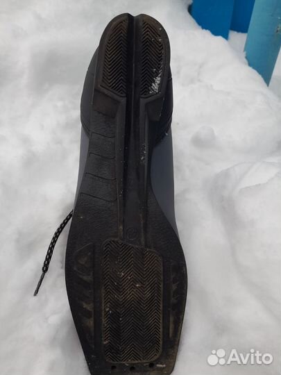 Беговые лыжи с палками и ботинками