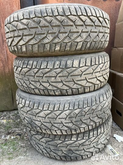 Tigar Ice 215/55 R17