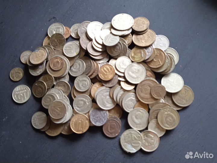 Денежные купюры и монеты