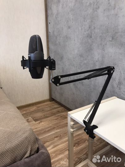 Студийный микрофон