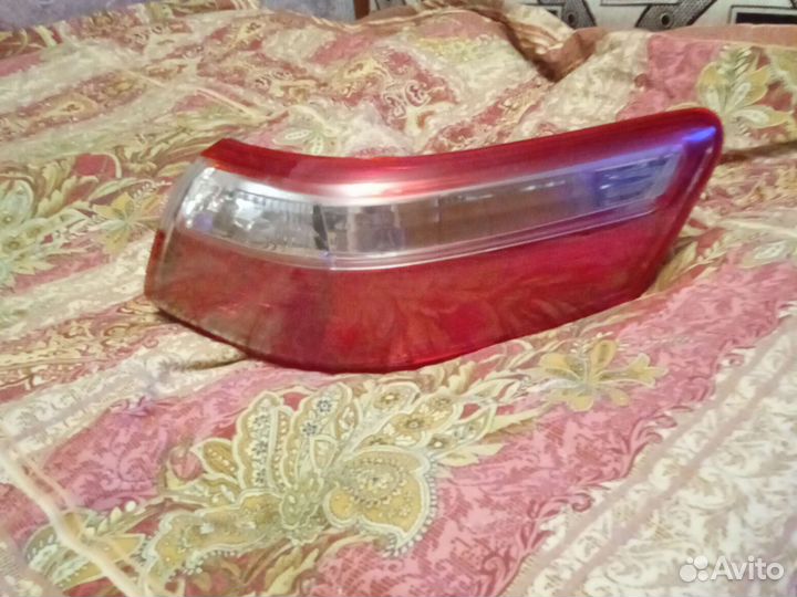 Продажа заднего фонаря на тоету