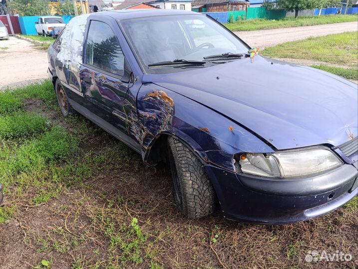 Opel Vectra 2.0 МТ, 1996, битый, 264 000 км