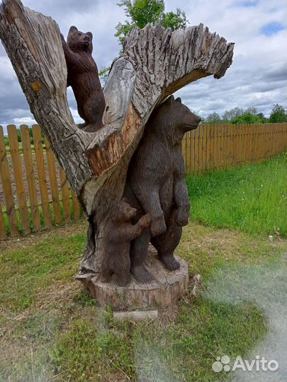 Скульптура из дерева медведица с медвежатами