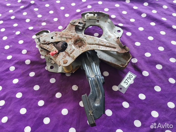 Педаль стояночного тормоза