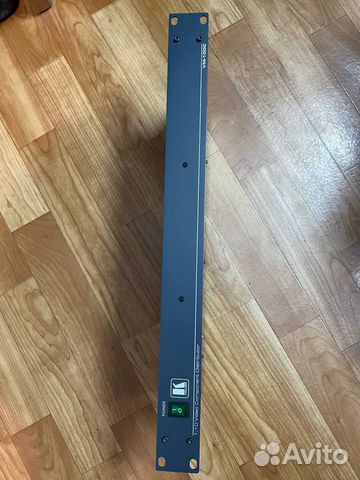 Распределитель видеосигнала Kramer VM-100C