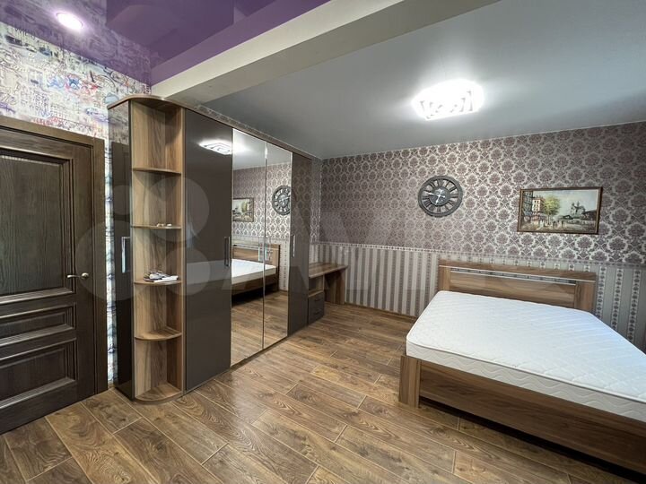 Коттедж 285 м² на участке 10 сот.