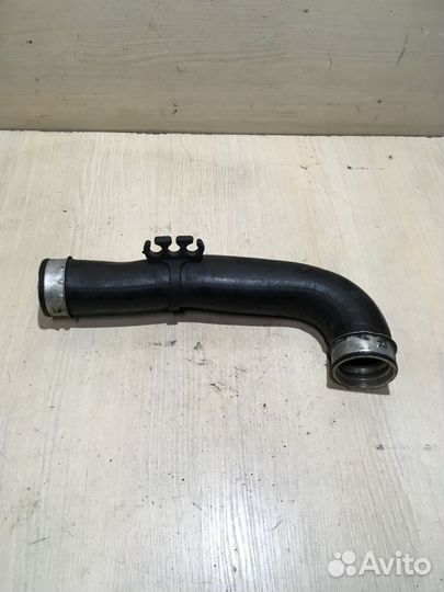 Патрубок интеркулера Фольксваген Тоуран BKC