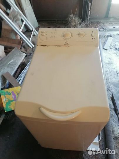 Стиральная машина с вертикальной загрузкой Indesit