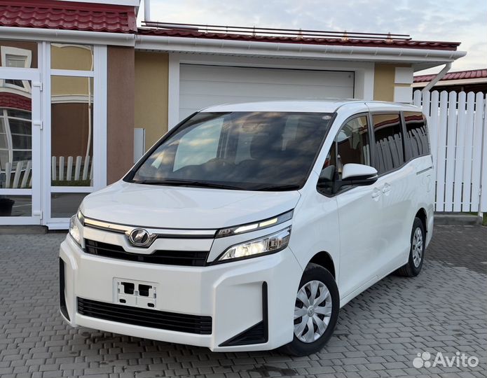 Toyota Voxy 2.0 CVT, 2019, 65 000 км