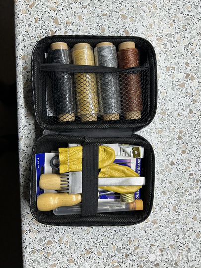 Инструмент для работы с кожей в кейсе