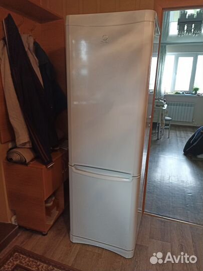 Холодильник indesit