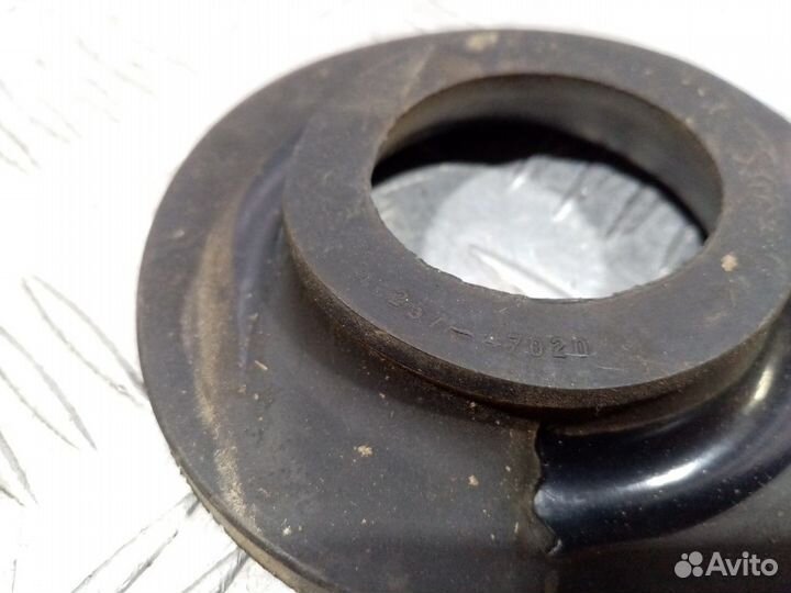 Б/У Опора задней пружины верхняя#001