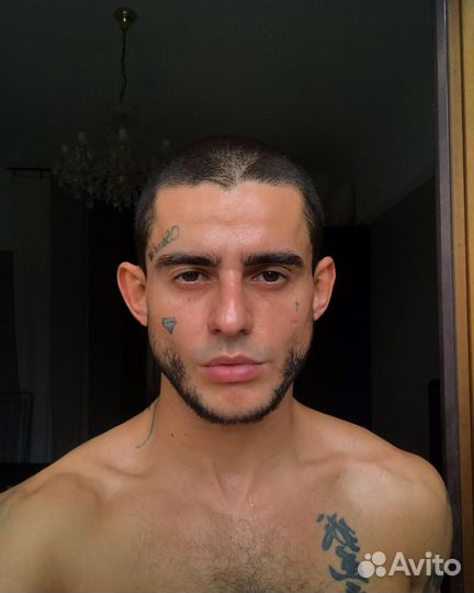 Продавец одежды