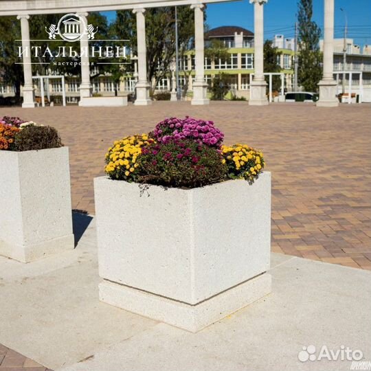 Уличные вазоны не требуют окрашивания