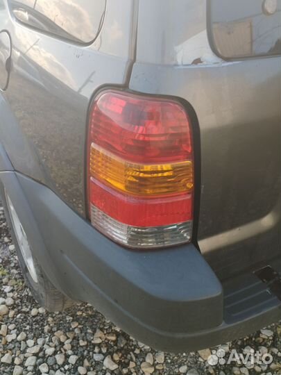 Фонарь задний левый Ford Escape 1