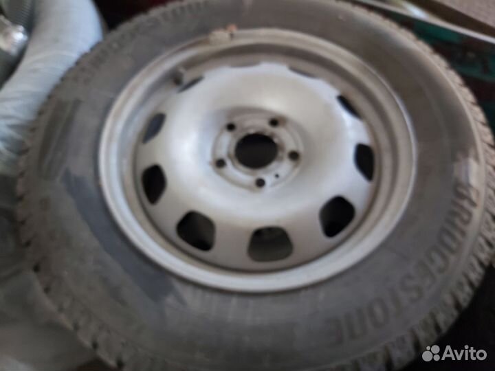 Bridgestone Blizzak Spike-02 SUV 215/65 R16