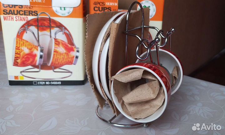 Заварочный чайник и чашечки для кофе