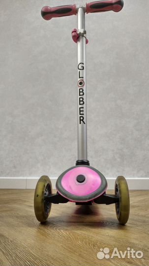 Трехколесный самокат Globber с седлом для катания