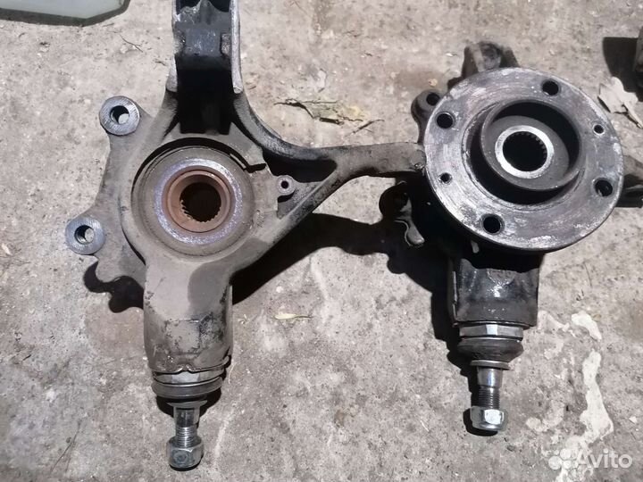 Кулак поворотный передний Peugeot 308 408