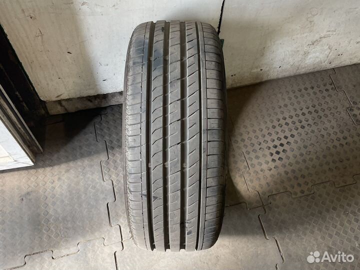 Roadstone N'Fera SU1 225/45 R17 94