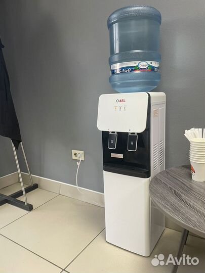 Кулер для воды напольный
