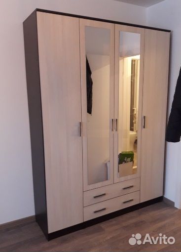 Шкаф с зеркалами