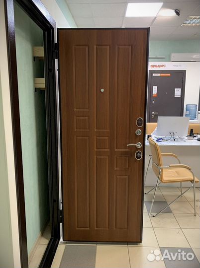 Входная дверь в квартиру металлическая