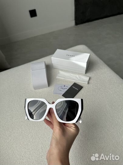 Солнцезащитные очки женские prada