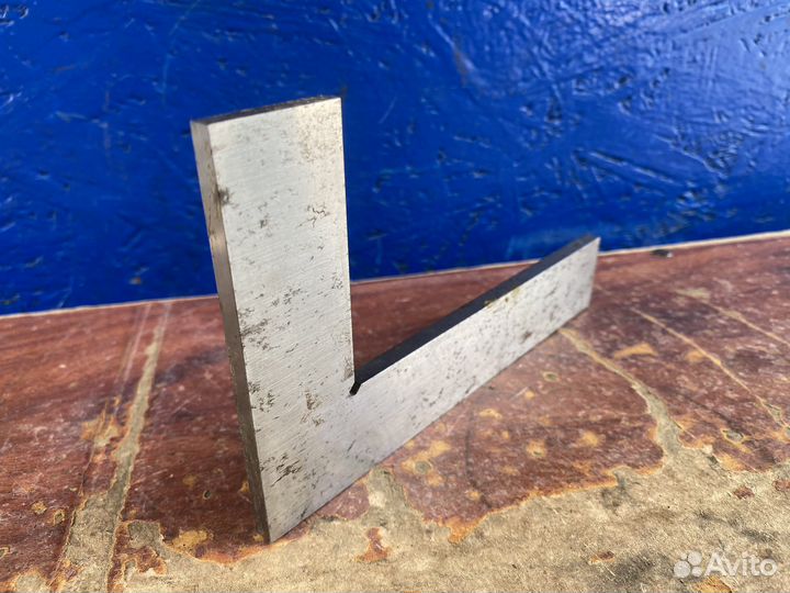 Угольник слесарный средний 2