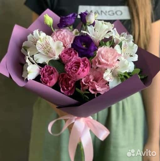 Букет цветов розы, лизиантус подарки на день рожде