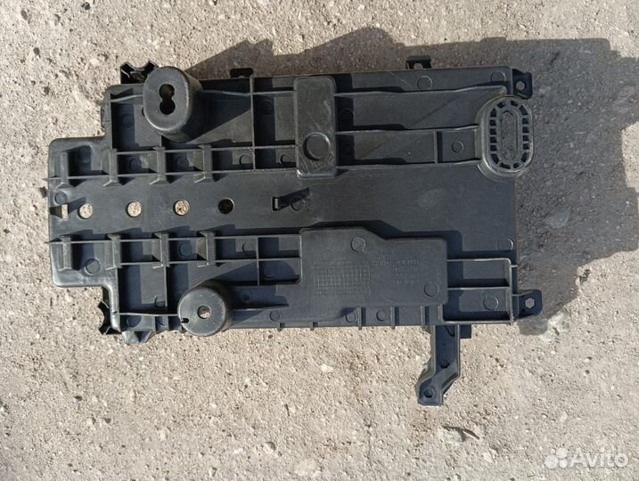 Шевроле Кобальт площадка под аккумулятор