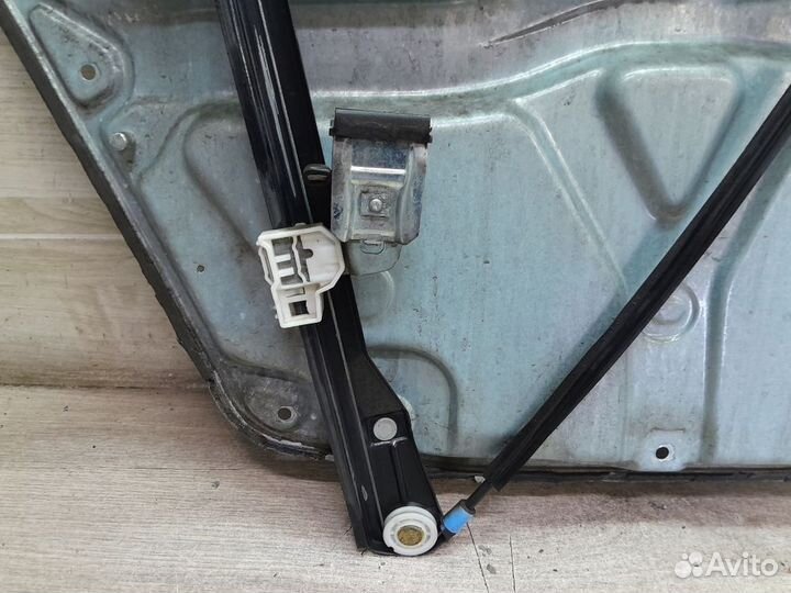 Стеклоподьемник передний правый Volkswagen Passat