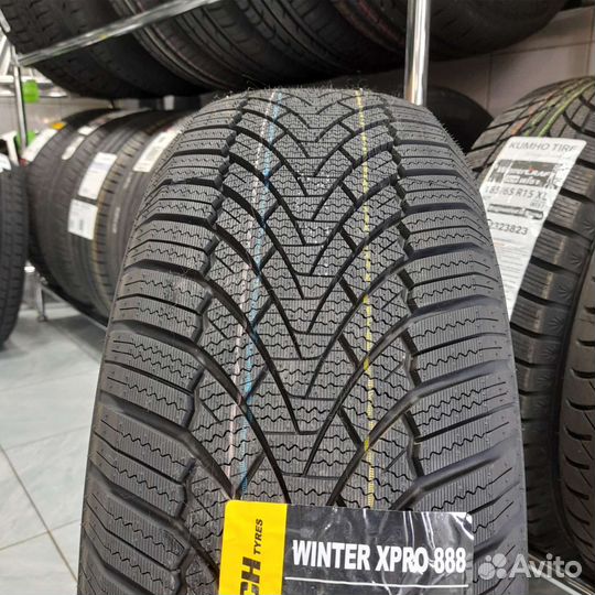 Roadmarch Winter XPro 888 205/70 R15