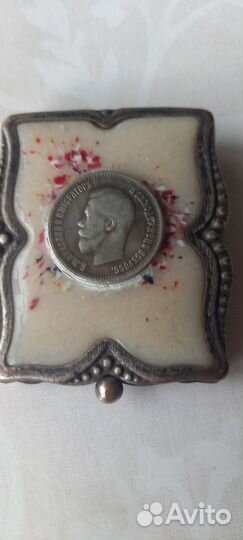 Зеркальце и портсигар