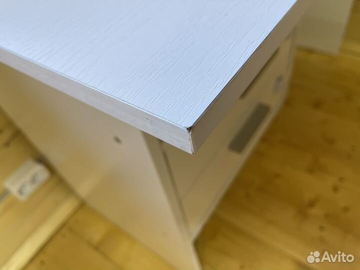 Письменный стол