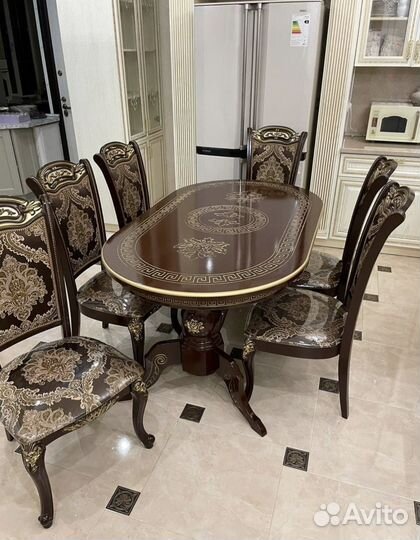 Стол и стулья