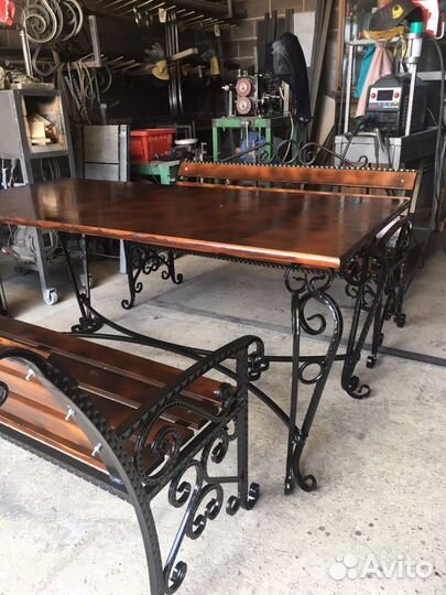 Столик уличный