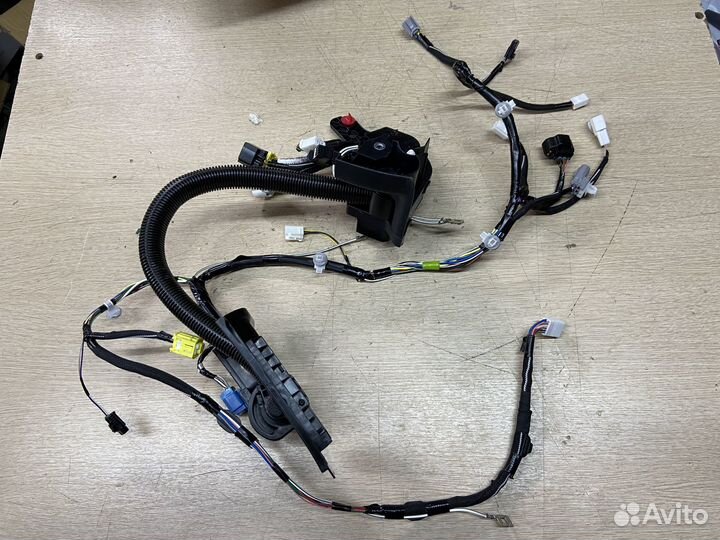 Проводка задней правой двери Toyota Alphard 3