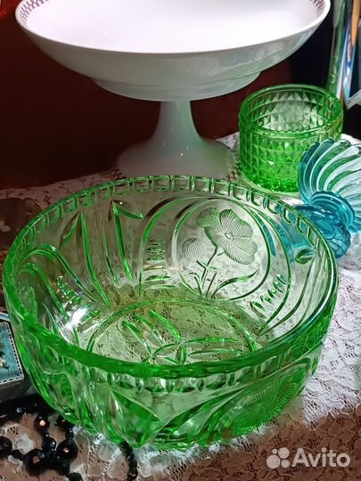Старинная салатница цветное стекло