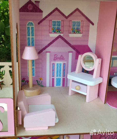 Кукольный домик с мебелью