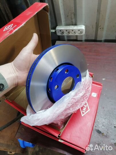 Передние тормозные диски и колодки на ауди а6 с5