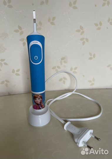 Электронная зубная щетка. Oral-B. braun 3710